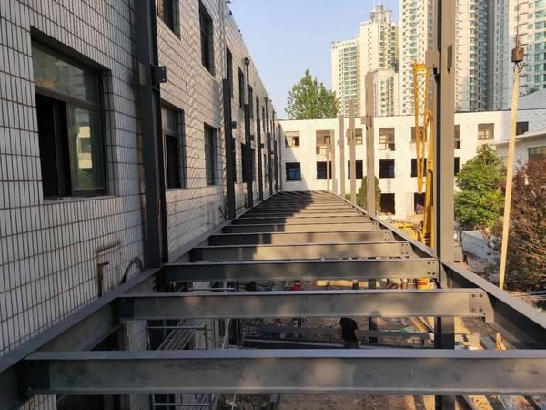 太原钢结构厂安装顶部时需要注意什么